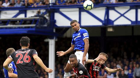 Calvert Lewin Header Keeps Everton Unbeaten Nbc Sports