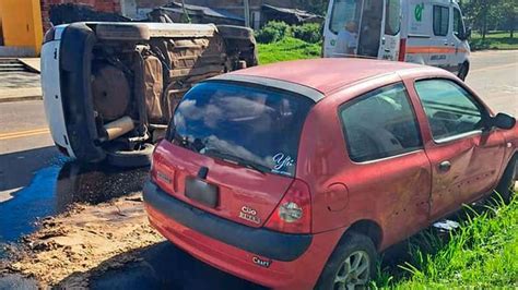 Se Choc Un Auto Estacionado Y Luego Termin Volcando El D A De