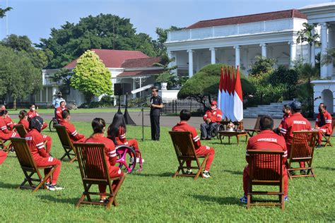 Sekretariat Kabinet Republik Indonesia Presiden Jokowi Serahkan Bonus