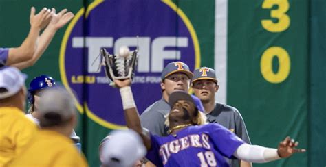 No 10 Tennessee Drops Game Two To No 1 Lsu