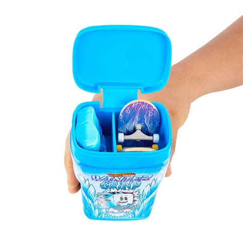 Caja De Chicles Con Monopatines Hot Wheels Skate Modelos Surtidos Hot Wheels El Corte Ingl S