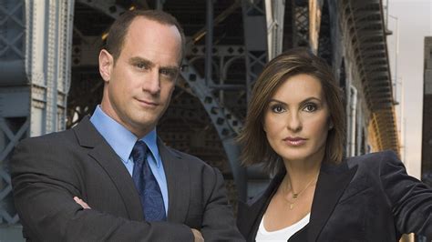 Watch Today Excerpt Benson And Stabler Hold Hands In ‘svu Organized