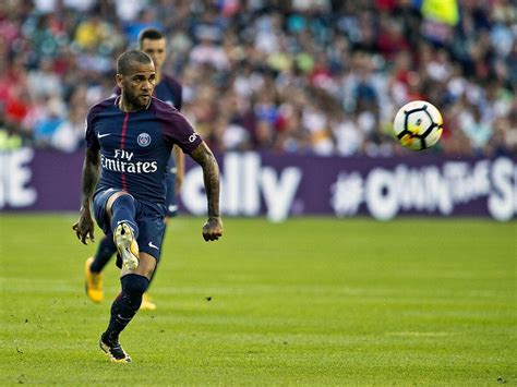 Foot PSG PSG Dani Alves se fâche dans le dossier Neymar Foot 01