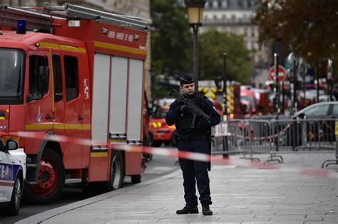 Attaque La Pr Fecture De Police De Paris Au Moins Cinq Morts Dont L