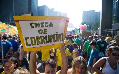 Brasileiro é contra corrupção mas maioria admite obter vantagens de