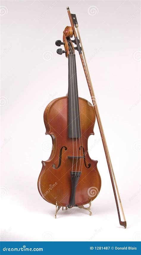 Violino Antigo No Carrinho Curva Imagem De Stock Imagem De