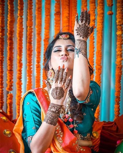 20 Fun Bridal Mehndi Poses You Wouldnt Want To Miss Indian Wedding