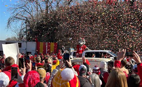 Kansas City Chiefs Super Bowl parade: Live updates | KCUR - Kansas City ...