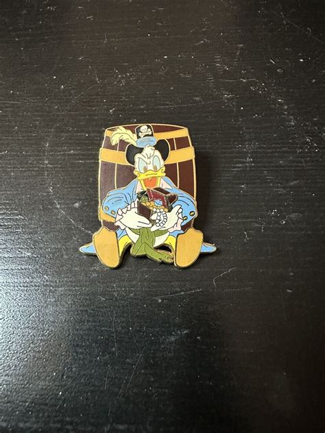 Disney Pin Pirates Of The Caribbean Donald Duck Treasure Disneyland