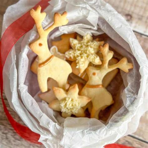 Sweet Shortcrust Pastry Cookies With Cinnamon Orange