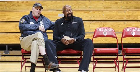 Legendary Indiana basketball coach Bob Knight returns to practice once ...