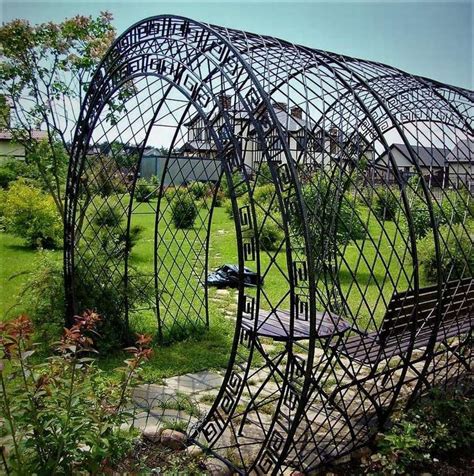 Арки из металла для дачи. 10 фото