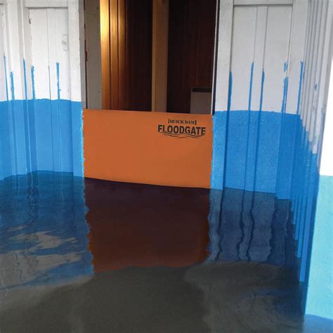 Quick Dam 30 In To 35 In Expanding Doorway Flood Barrier Qdfg30 The