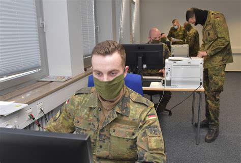 Corona Bundeswehr Hilft Im Saarland Bei Der Kontaktnachverfolgung