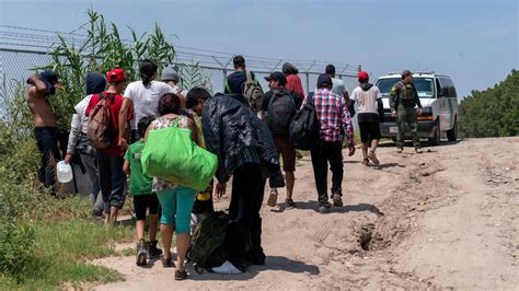 Migrant Crossings Along The Southern Us Border Are Rising Reaching