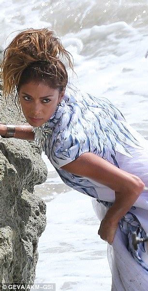 Nicole Scherzinger Flashes Her Underwear Filming Your Love Music Video Daily Mail Online