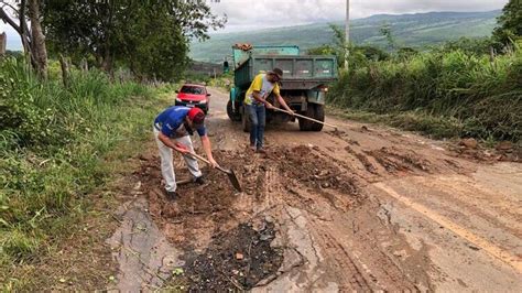 Moradores se mobilizam para fechar buracos na CE 153 em Missão Velha e