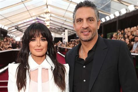 Who is Mauricio Umansky dating in 2023? Did Kyle Richards and Mauricio