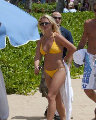 Britney Spears Wearing Sexy Yellow Bikini On Hawaiian Beach Porn Pictures Xxx Photos Sex