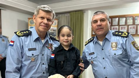 Niña De 6 Años Cumplió Su Sueño De Ser Policía Por Un Día Extra Publicación Web Del Diario