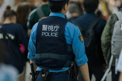 警察官の後ろ姿（警視庁）の無料の写真素材 Id31087｜フリー素材 ぱくたそ