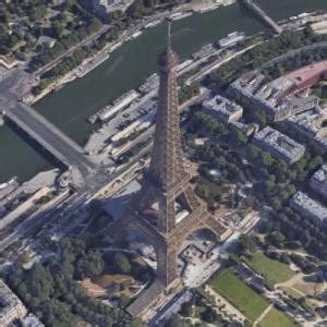 Eiffel Tower in Paris, France - Virtual Globetrotting