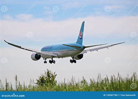 Korean Air Boeing Dreamliner Landing At Toronto Editorial Image