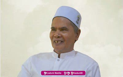 Biografi Kh Romzi Al Amiri Mannan Profil Ulama Laduni Id Layanan