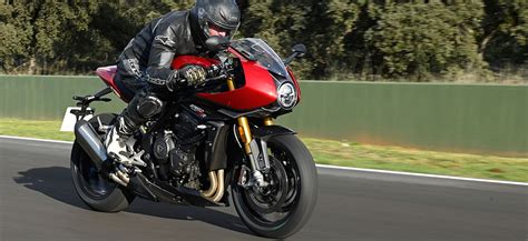 Essai Triumph Speed Triple 1200 RR La Lady qui rend complètement gaga