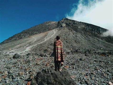 Mitos Pasar Bubrah Di Jalur Pendakian Merapi