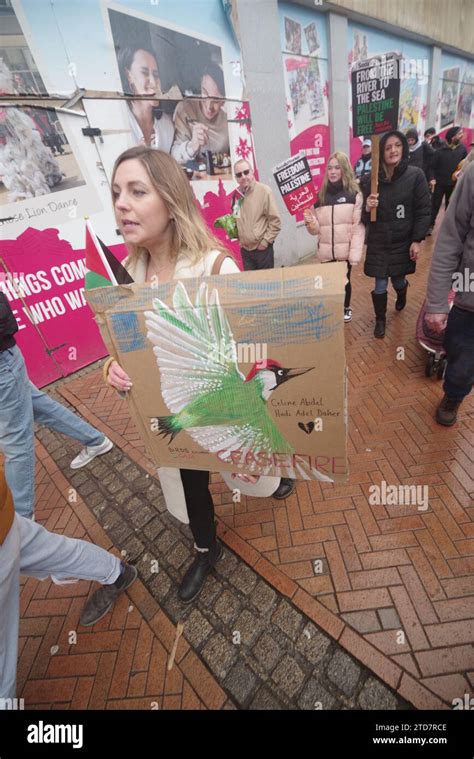 Plus de 200 personnes ont défilé à travers Bournemouth pour un cessez