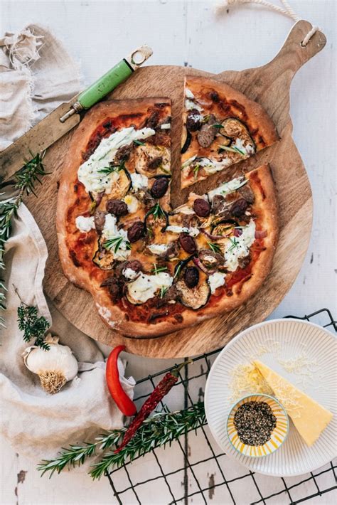 Lamb Souvlaki Pizza Recipe With Tzatziki Yoghurt