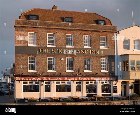 The Spice Island Inn Bath Square Old Portsmouth Portsmouth Hampshire England Uk Stock