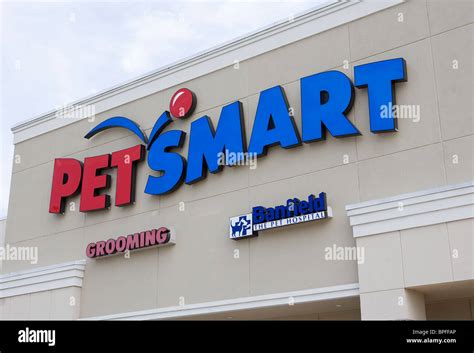 Petsmart Hi Res Stock Photography And Images Alamy