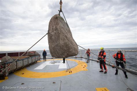 ¿por Qué En Greenpeace Lanzamos Rocas Gigantes Al Mar Es