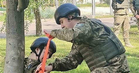 Кожний військовослужбовець будь-якої сучасної армії, крім майстерного ...