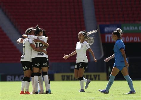 Brasileir O Feminino Corinthians Vence Real Bras Lia E Larga Em