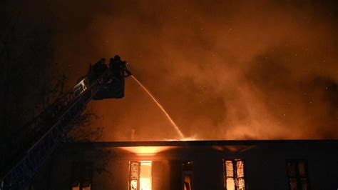 Genova Palazzo Di Via Piacenza In Fiamme L Intervento Dei Vigili Del