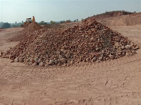 Solid High Cement Grade Bauxite Lump Packaging Type Loose At Rs