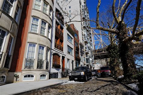 Sutton Place Cozy Enclave By The East River The New York Times