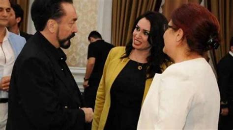 Yeni Aile Bakanı Yanık ın Adnan Oktar ile fotoğrafları ortaya çıktı