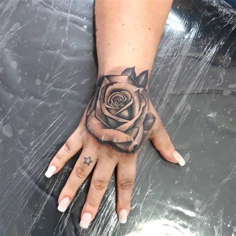 Stunning Hand Tattoos For Women