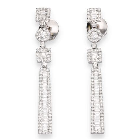 Boucles D Oreilles En Or Gris Cts Avec Cts De Diamants Brillants