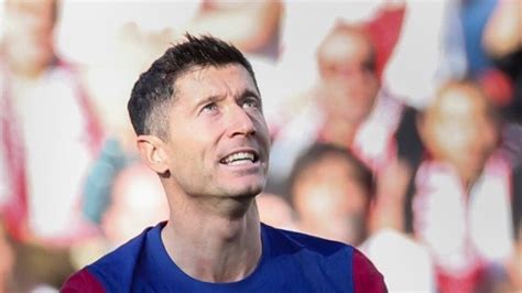 Robert Lewandowski Zaliczy Kolejny Bezbarwny Wyst P Polski Napastnik