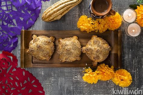 Pan de Muerto con Ajonjolí