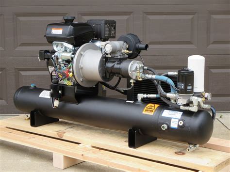 GAS POWERED 30 CFM DIRECT DRIVE ROTARY SCREW AIR COMPRESSOR WITH AIR