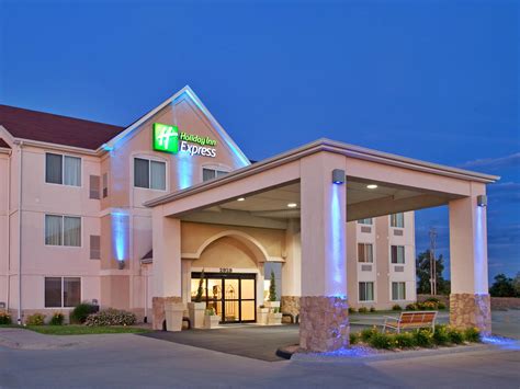 Holiday Inn Express & Suites Maryville Hotel by IHG