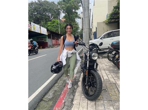 Yassi Pressman Flaunts Sexy Curves In A Bikini While In Hawaii Gma