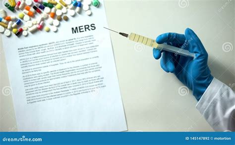 Diagnosis De MERS Escrita En La Medicaci N De La Tenencia De La Mano