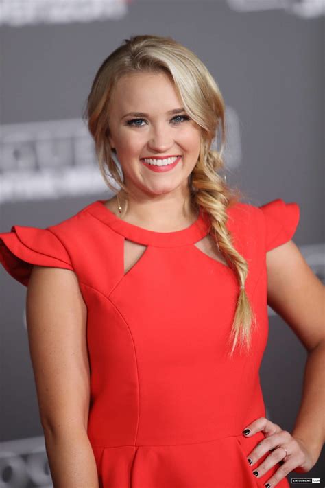 12 10 16 Rogue One A Star Wars Story Premiere 046 Emily Osment